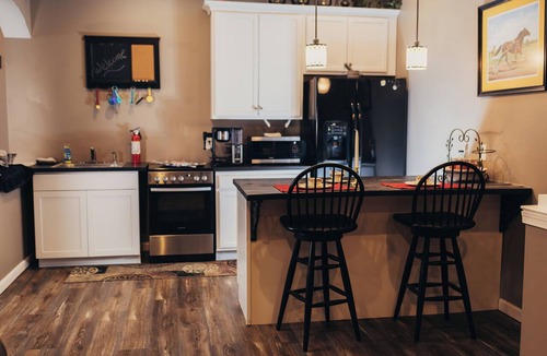 New Holland Apartment | Forget your worries and enjoy some peace in the beautiful Lancaster Guest House.