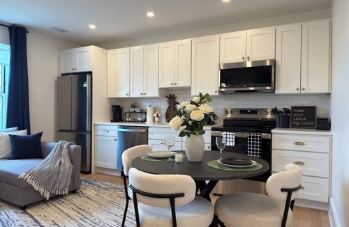 Fox Point Apartment | Fox Point Landing Residences