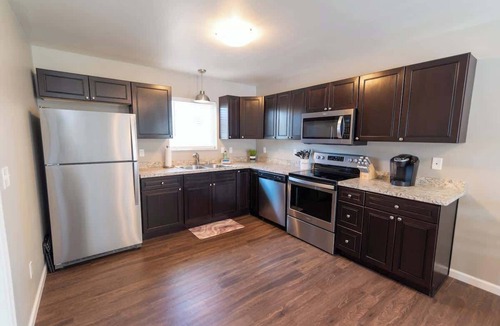 Meadow Lakes House | Full Kitchen, In-Suite Laundry, Wi-Fi, and Parking