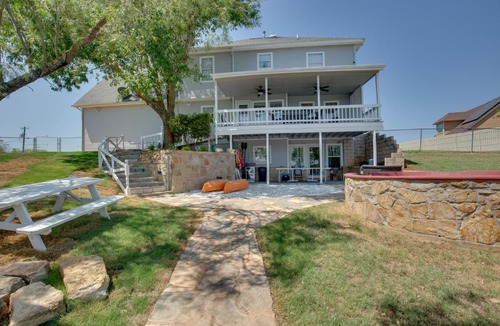 Dennis House | Game Room & Dock: Waterfront Granbury Lake Retreat