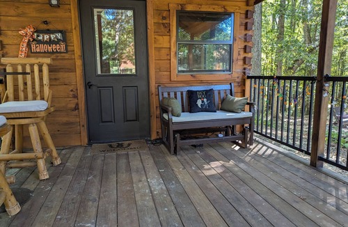 Clayton Cabin | Glamping at Tiny House! Perfect Romantic Cabin Getaway on Horse Farm