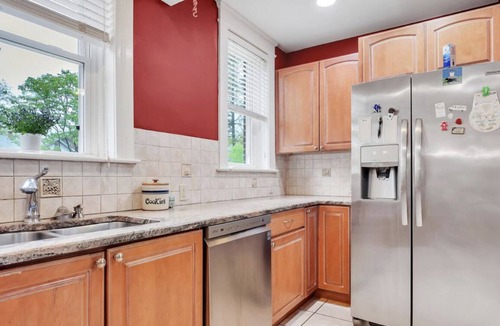 Melrose House | Grand manor in the heart of Albany. Walkable to eateries, grocery, and theatre.