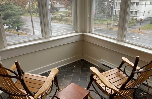 Melrose House | Grand manor in the heart of Albany. Walkable to eateries, grocery, and theatre.