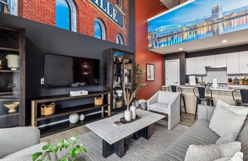 Downtown Nashville Apartment | Grand Ole Nashville- Walk to Broadway & Honky Tonks!