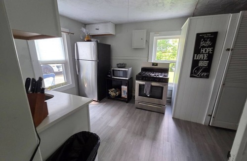Woodmere House | Great little house in Woodmere/Beachwood, Orange