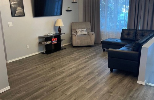 College Apartment | Green Aurora: 3 bed, 2 bath, Laundry, King Bed