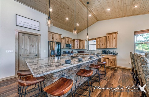 Ruidoso Cabin | Grindstone Cowboy | Luxury Lake Views, Hot Tub & Game Room Retreat