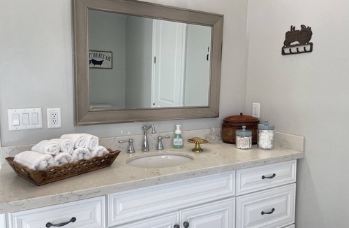 Holladay Apartment | Guest Apartment close to Ski Resorts, Hiking Trails, Shopping Restaurants & more