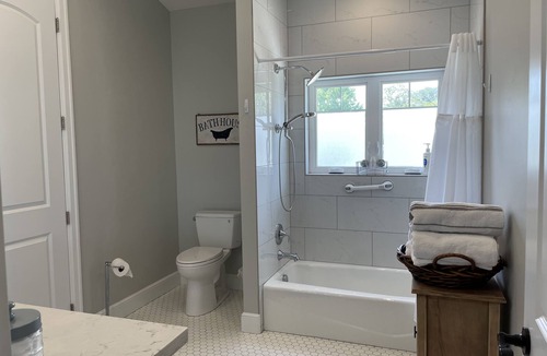 Holladay Apartment | Guest Apartment close to Ski Resorts, Hiking Trails, Shopping Restaurants & more