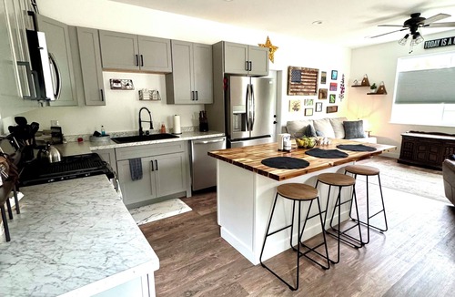 Wasilla House | Guesthouse w/king bed, lots of amenities, & close to town