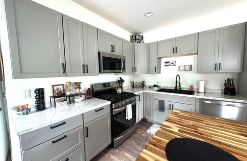 Wasilla House | Guesthouse w/king bed, lots of amenities, & close to town