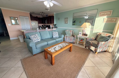 Fort Walton Beach Condo | GULF FRONT CONDO WITH BEACH SERVICE AND GORGEOUS VIEW OPENINGS AUGUST - OCTOBER