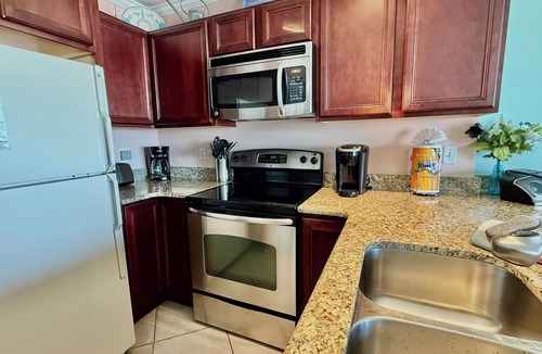Fort Walton Beach Condo | GULF FRONT CONDO WITH BEACH SERVICE AND GORGEOUS VIEW OPENINGS AUGUST - OCTOBER