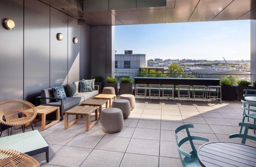 D Street - West Broadway Hotel | Hampton by Hilton at the Boston Seaport District