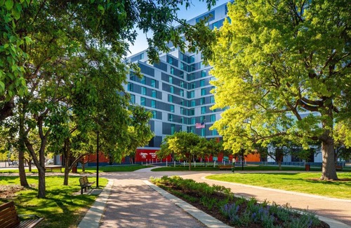 D Street - West Broadway Hotel | Hampton by Hilton at the Boston Seaport District
