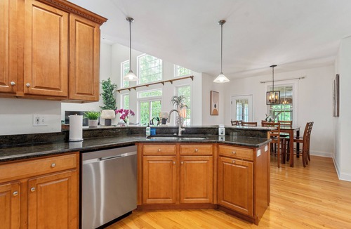 Saratoga Springs Cottage | Hera Haven: Pickleball, hot tub, racetrack & lake