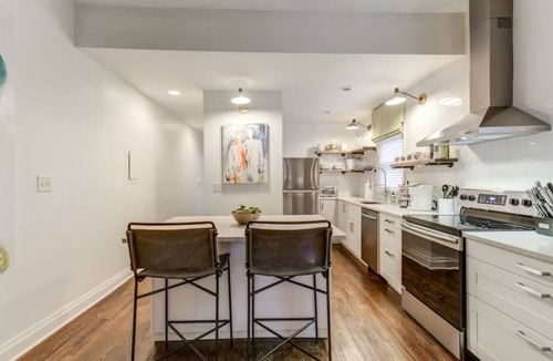 Midtown House | High Luxury Vacation Rental in Midtown - Sleep 8 w/2 full bathrooms! Gorgeous!