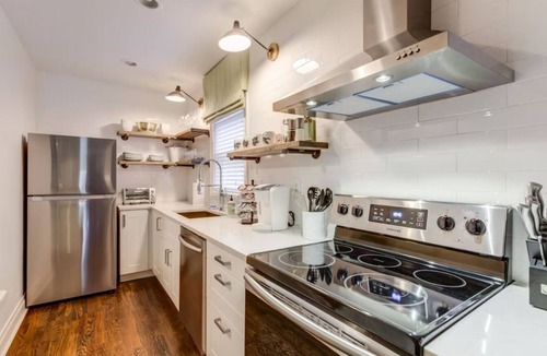 Midtown House | High Luxury Vacation Rental in Midtown - Sleep 8 w/2 full bathrooms! Gorgeous!