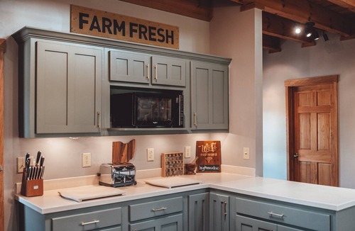Rockbridge Cabin | High Meadows Secluded Luxury Lodge, 20+ Acres, Hot Tub, Private Trails, Wifi