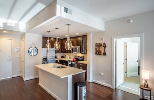 North Buckhead Apartment | High Rise 2 Bedroom apartment in a Great location by RedAwning