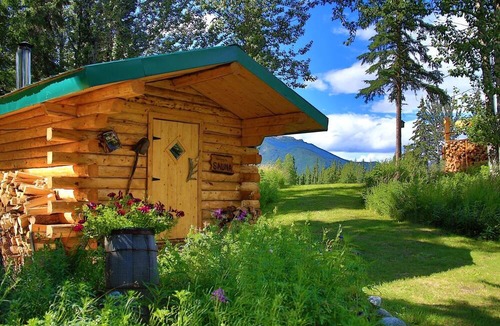 Mentasta Lake Cabin | Historic Cozy Off-Grid Cabin with Creekside Steam Sauna near Log Cabin Creek, Tok, Alaska