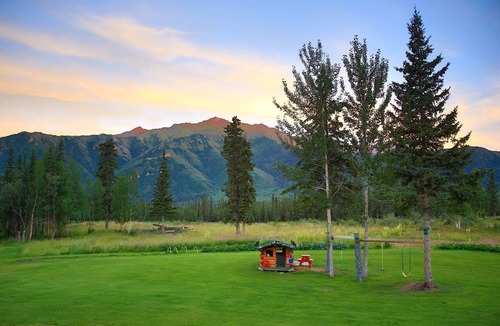 Mentasta Lake Cabin | Historical Cozy Off-Grid Cabin with Creekside Sauna near Log Cabin Creek, Tok Alaska