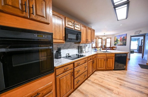 Rockbridge House | Hocking Hills Luxury Retreat-5BR-Hot Tub-Game Room-Fire Pit-5 Wooded Acres