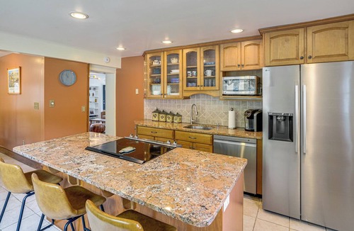 Town of Easton House | Horse Racing & Skiing in Greenwich: Dogs Welcome
