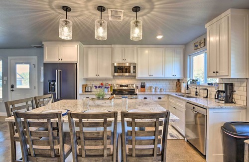 Granbury House | Hot Tub & Fire Pit! Cozy Granbury Escape Near Lake
