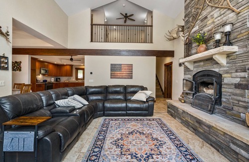 Durango House | Hot tub, Pet Friendly, Big Deck & Forest Views!
