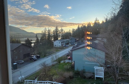 Juneau House | House on the Hill at Kelli Creek - Close to Downtown with King Beds and Stunning Views
