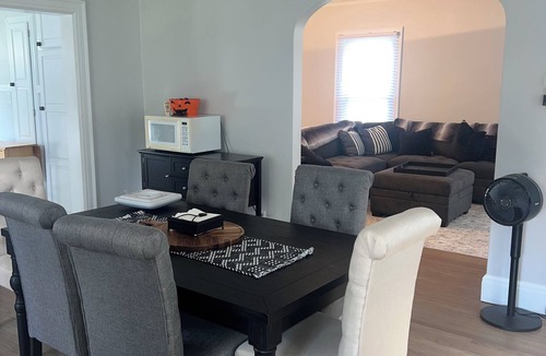 Harters Heights House | Huge 7-bedroom house Sleeps 22 Great fire pit. .25 Miles to Notre Dame Entrance