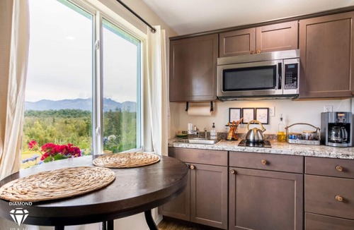 Palmer House | Hyer Mountain Vista-Chugiak Bungalow