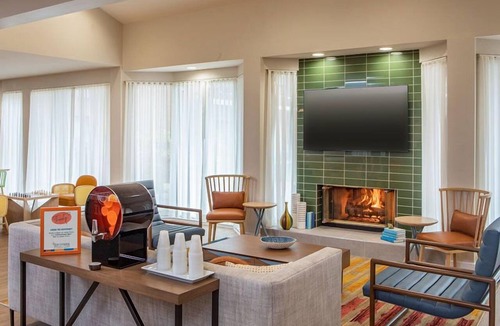 Foxboro Hotel | Ideal Mix of Comfort and Value! Hot Breakfast Included, Free Parking!