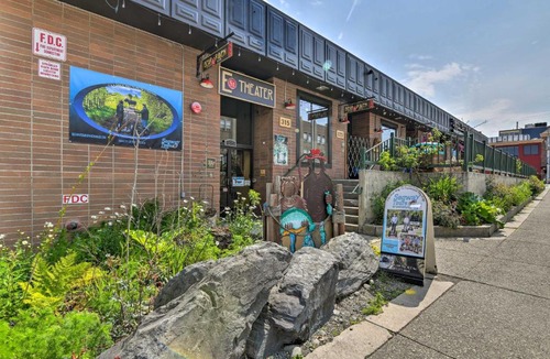 Downtown Anchorage House | Idyllic Dtwn Anchorage Condo w/Fireplace!