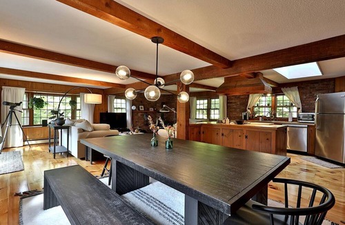 East Haven  Rutland County Cabin | Impressive Cabin with Hot-tub and Fascinating Views in Mendon, Vermont