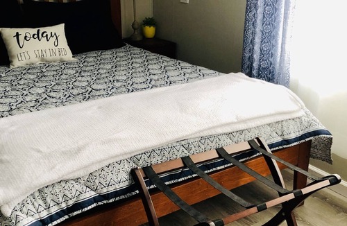 Shelburne House | In town, newly remodeled studio with private balcony