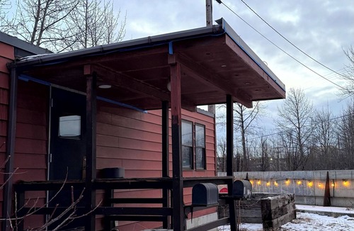 Government Hill Apartment | Industrial Designed near Downtown Anchorage 800+sf