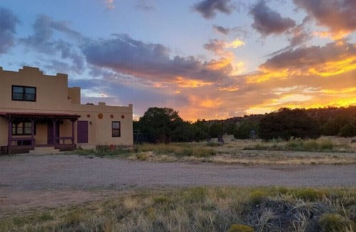 Walsenburg House | Inviting & Spacious! Unique indoor and outdoor vibe!