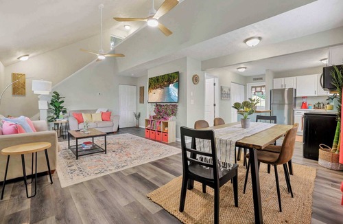 Buckeye Lake House | Island Vibes| Hot Tub|Short Walk To Buckeye Lake