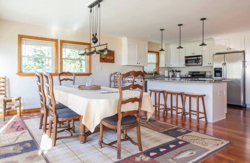 Broadalbin House | Island View Escape: Lake, Private Beach, Deck, Firepit, Family, Game Room, more!