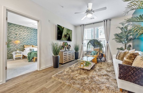 Downtown Decatur Apartment | Jungle on the Square – Luxury 1BR w/Rooftop Lounge, Pool & Gym Access