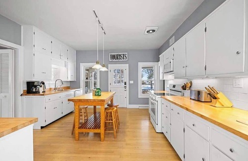 Three Oaks House | Juniper Presents: The Farmhouse at Historic 33 Acre Berrywood Farm