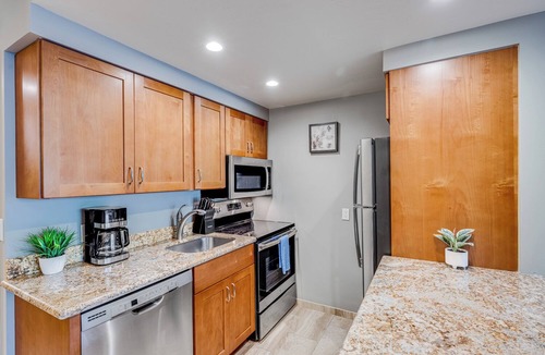Historic Lahaina Front Street Apartment | Lahaina Shores Front St Oceanfront Resort | Pool, Hot Tub, Beachfront, Sleeps 4