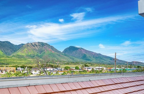 Historic Lahaina Front Street Apartment | Lahaina Shores Front St Oceanfront Resort | Pool, Hot Tub, Beachfront, Sleeps 4