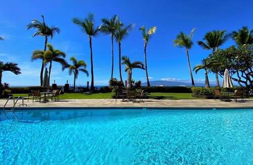 Historic Lahaina Front Street Condo | Lahaina Studio: Beachfront, Mountain View, Hot Tub