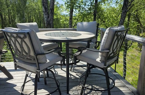 Homer House | Lakeshore Lodging 3 Bedroom Home