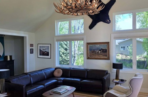 Homer House | Lakeshore Lodging 3 Bedroom Home
