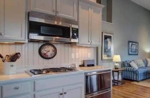 Wasilla Cottage | Lakeside three bedroom boathouse.