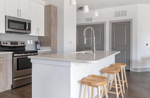 Home Park Apartment | Landing | Modern 1BD, Clubhouse, Rooftop Lounge